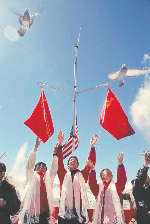Losang Dawa (left), leader of the Chinese/Tibetan team, Jim Whittaker, expedition leader and Vladimir Shataev, leader of the Soviet team release peace doves after their successful ascent of Mount Everest in 1990.